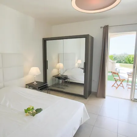Vinaigrier Hills Vi3086 By Riviera Homes * 니스